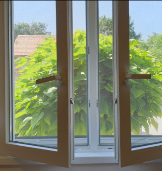 Dvokrilni PVC prozori sa T prečkom