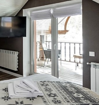 Dvokrilna balkonska PVC vrata sa T-stubom